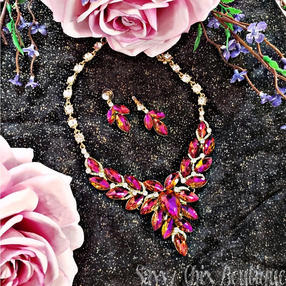 Women’s fuchsia Crystal necklace set